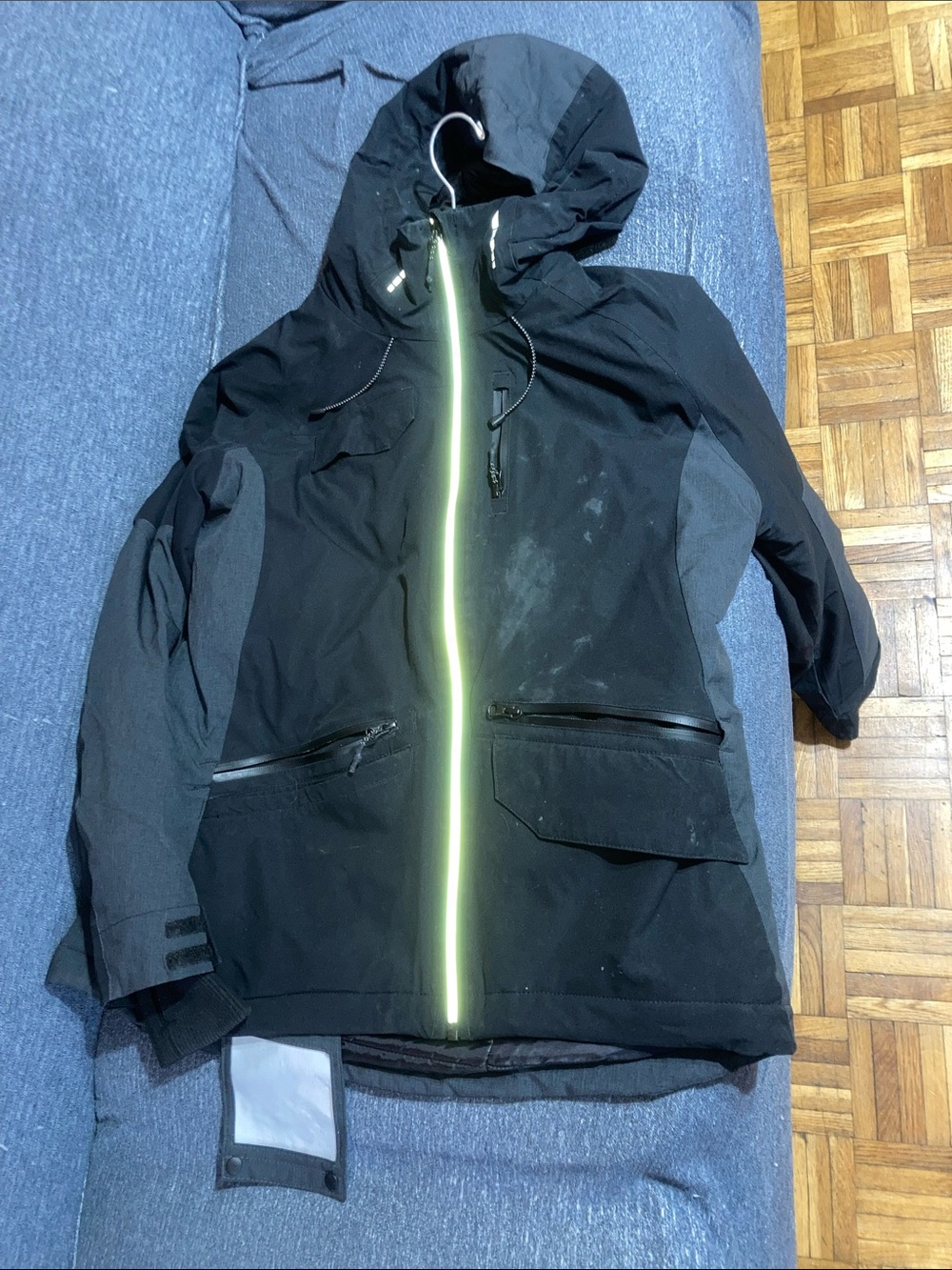 Men's Black Ski & Snowboard Jacket with High-Visibility Center Zip